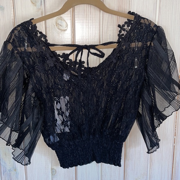NWT Sheer Blk flutter sleeve Shirt w/lace details size S - Picture 4 of 5